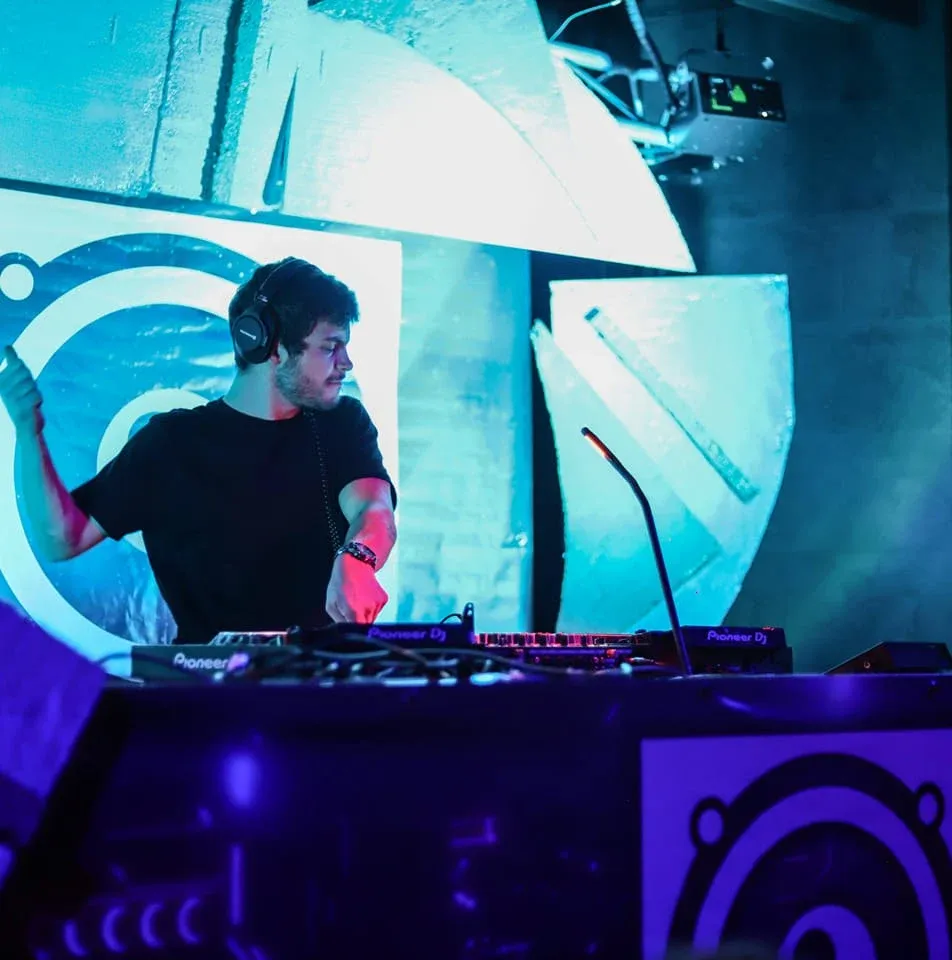 Décollage imminent pour Airgea : embarquement avec un résident de Mad Moon